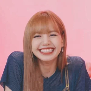 lisa manoban smile